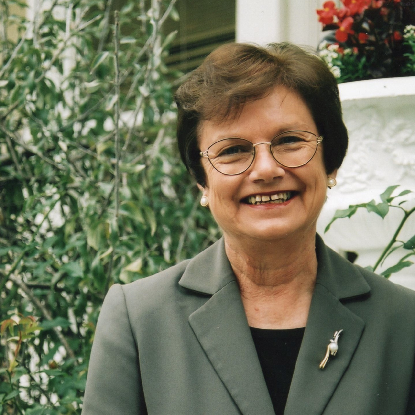 Mrs Gail Thomson
