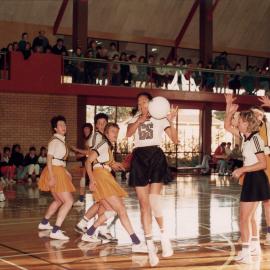 New Zealand Netball Team playing netball