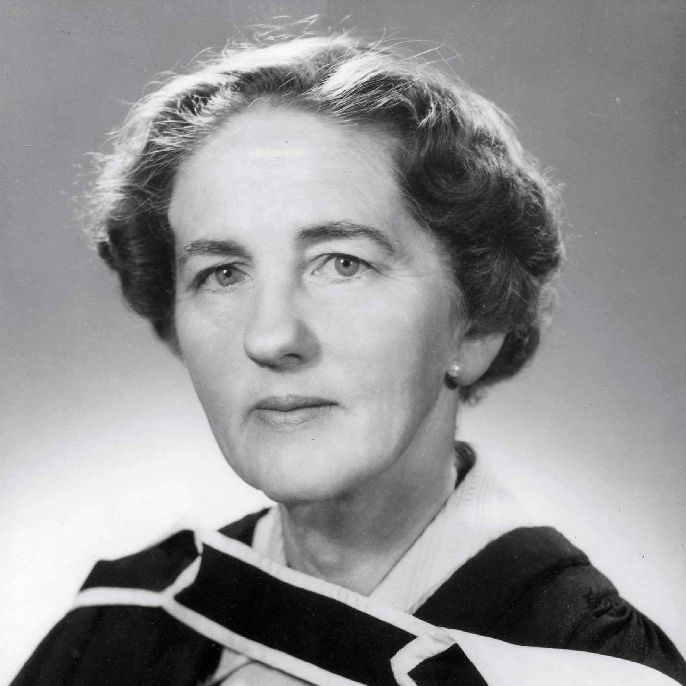 Miss Beverley Williamson