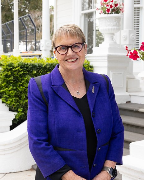 Dr Sandra Hastie